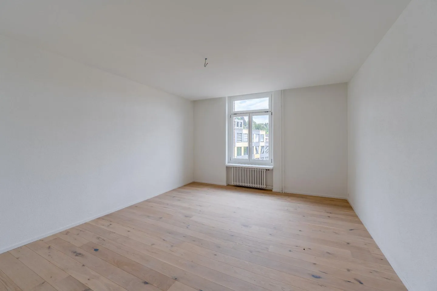 APPARTEMENT 3.5 PIÈCES AVEC BALCON - MODERNE ET RÉFLÉCHI - Photo 5 sur 9