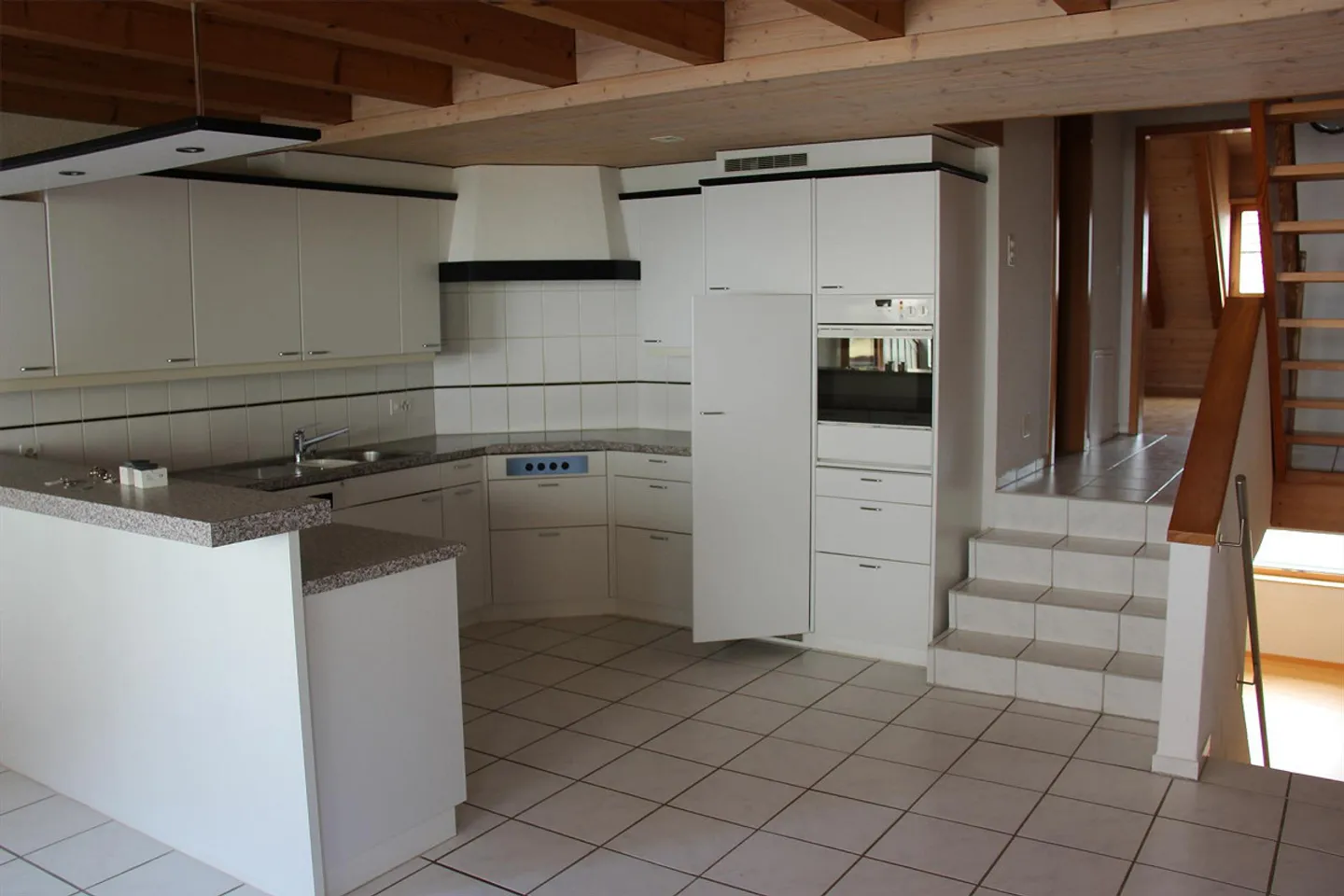 Detached single-family house with single garage and own heat pump - Photo 6 of 24
