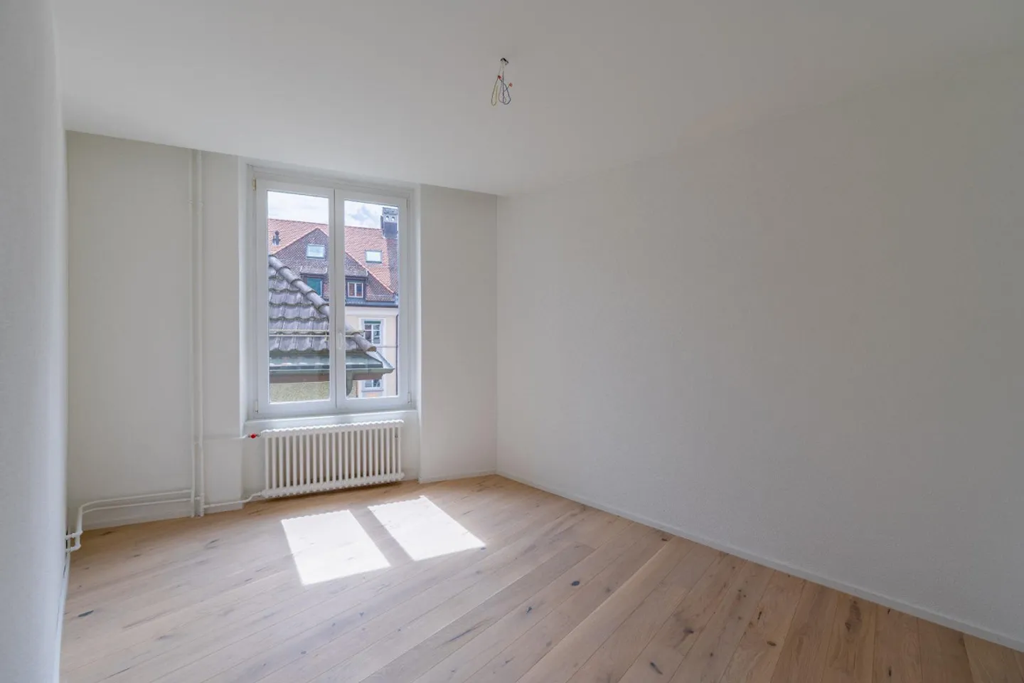 APPARTEMENT 3.5 PIÈCES AVEC BALCON - MODERNE ET RÉFLÉCHI - Photo 6 sur 9