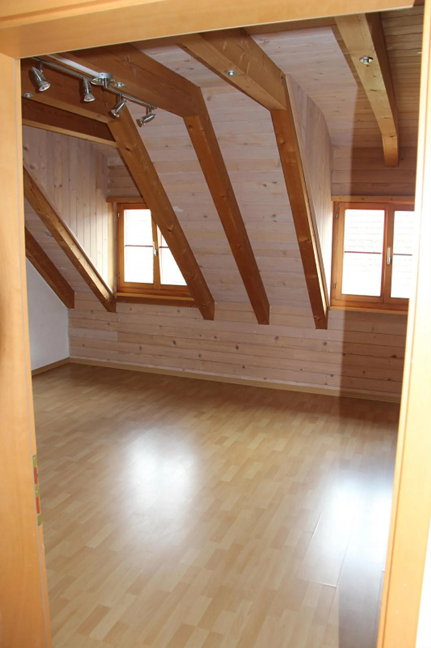 Detached single-family house with single garage and own heat pump - Photo 9 of 24