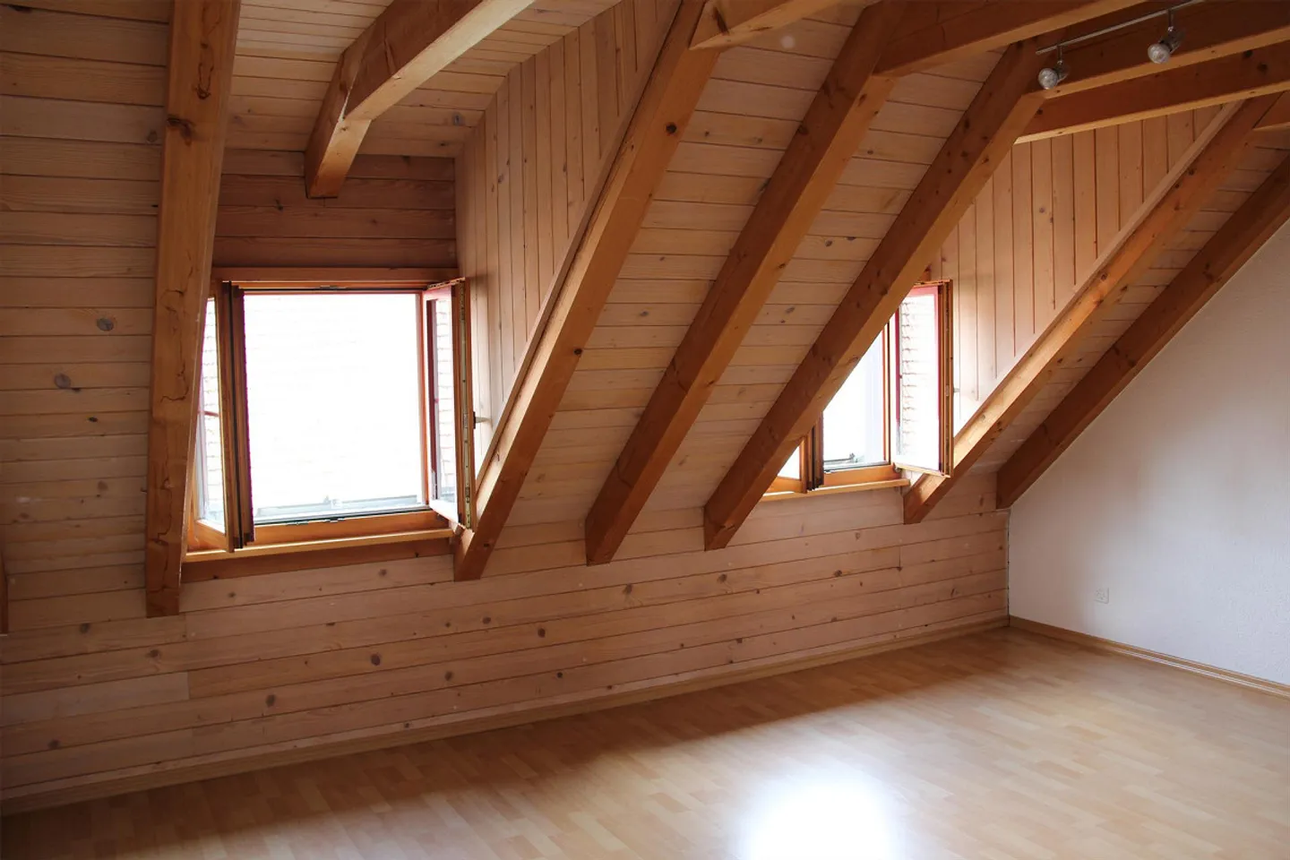 Detached single-family house with single garage and own heat pump - Photo 10 of 24