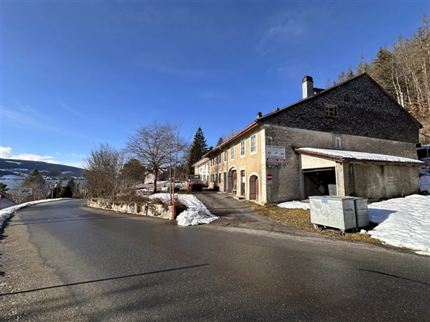 Bâtiment commercial et résidentiel à Esserts-de-Rive, Le Lieu - Photo 4 sur 15