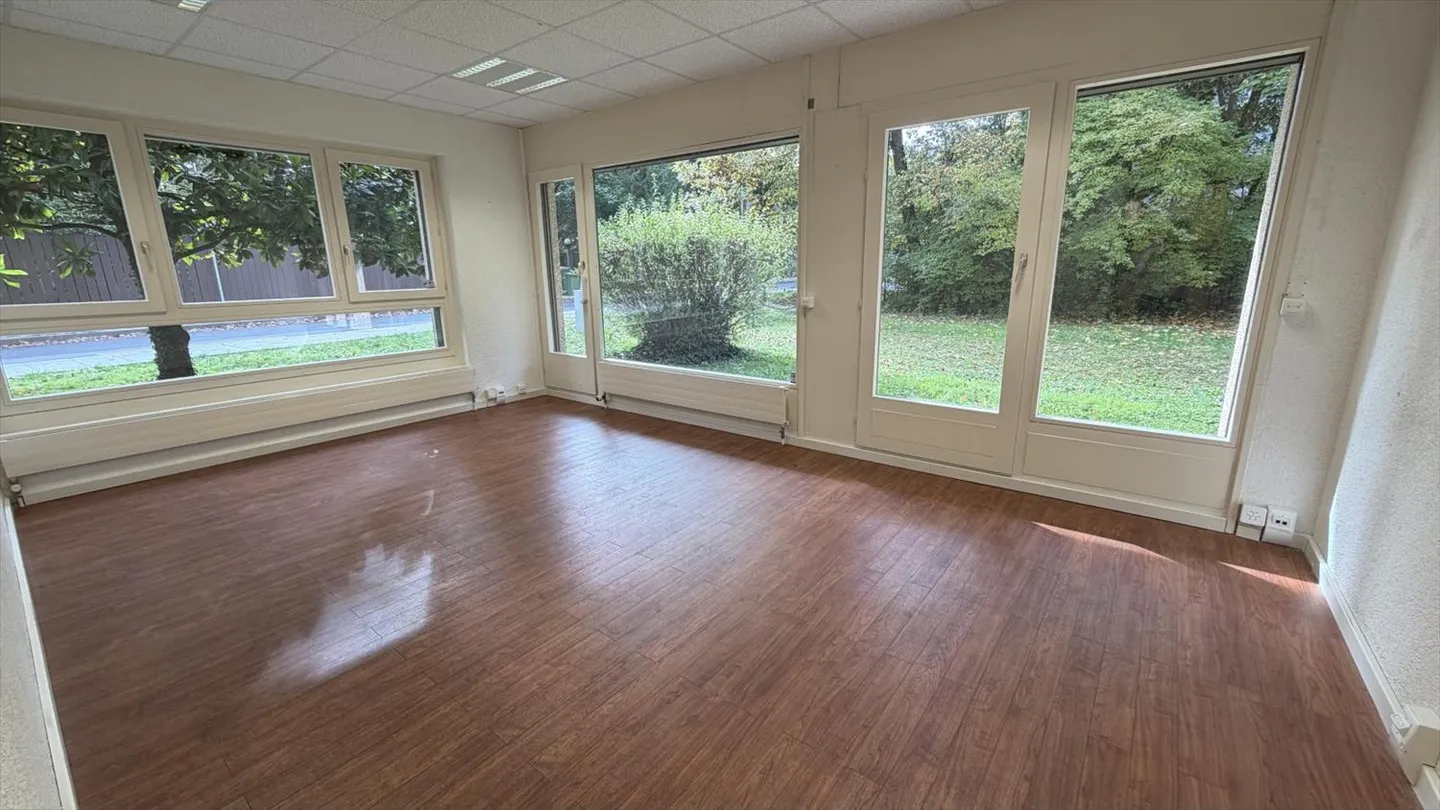 Office space for rent - Photo 3 of 8