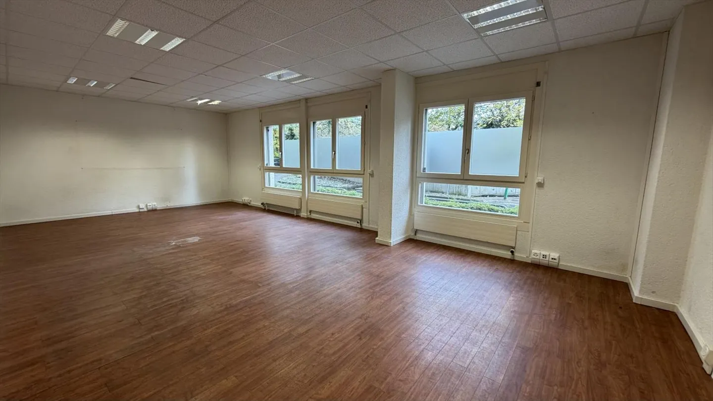 Office space for rent - Photo 5 of 8