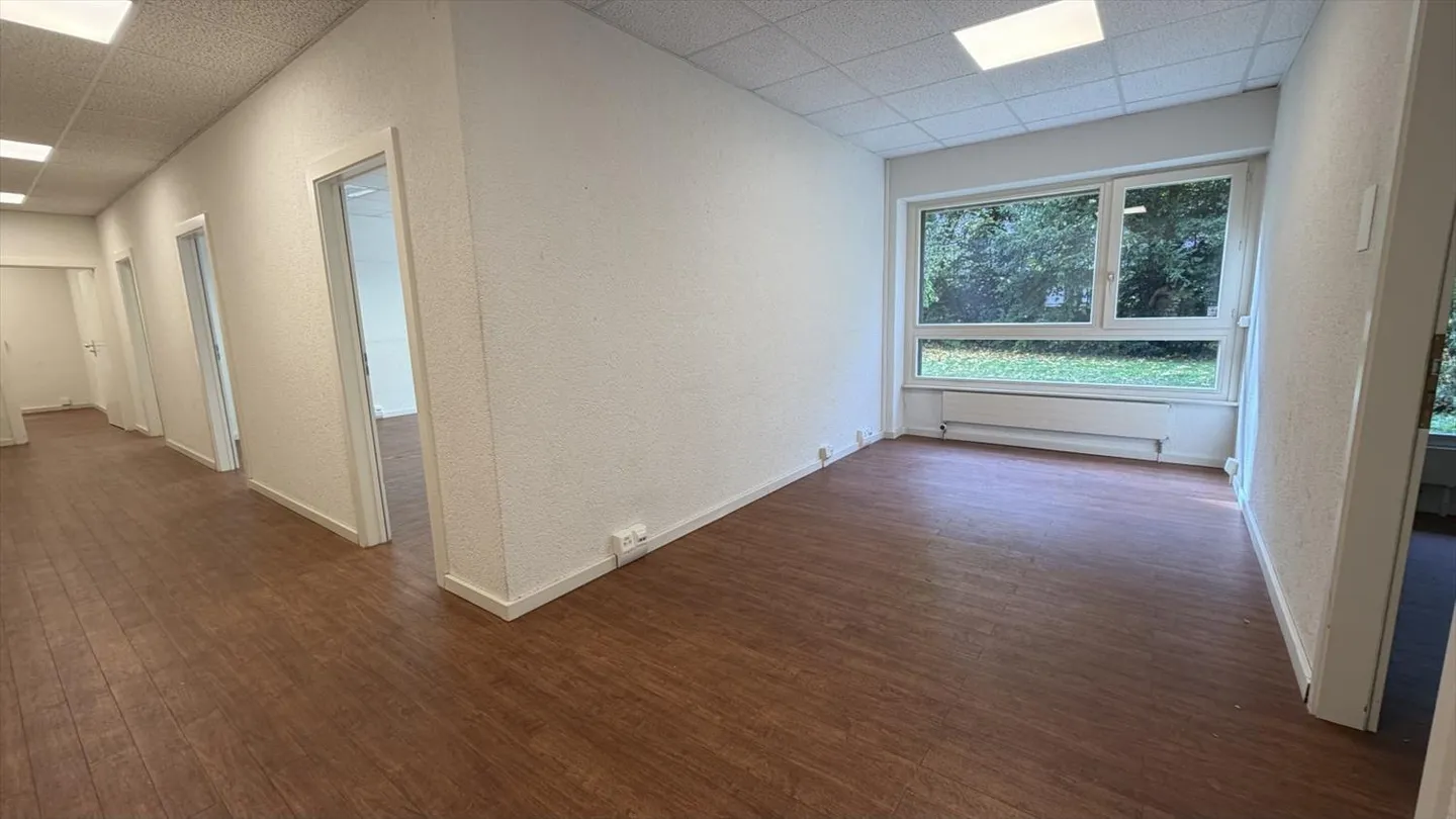 Office space for rent - Photo 6 of 8