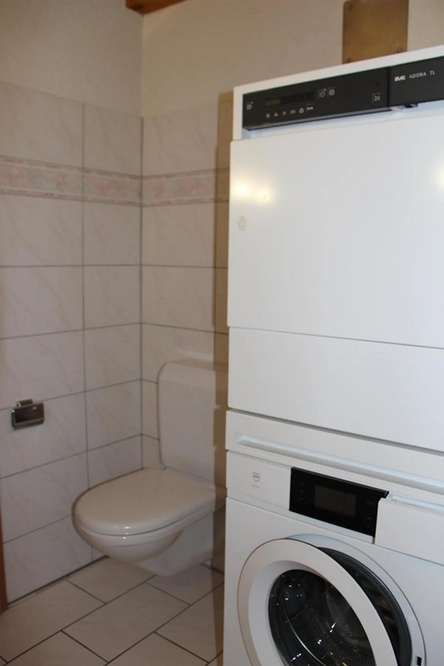 Detached single-family house with single garage and own heat pump - Photo 16 of 24