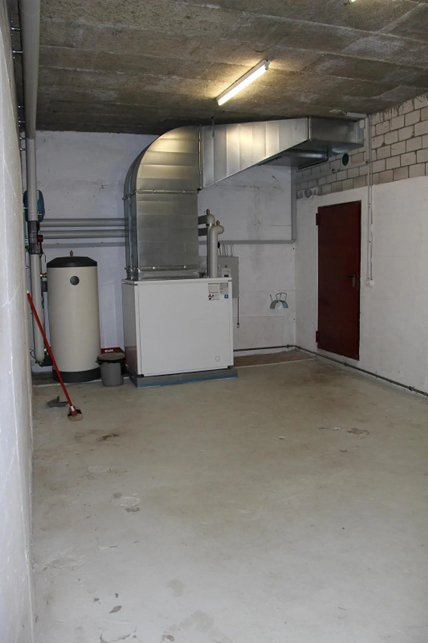 Detached single-family house with single garage and own heat pump - Photo 19 of 24
