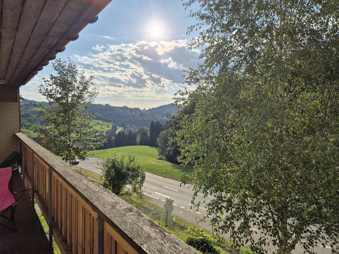 Appartement spacieux de 3,5 pièces avec balcon, coin salon et 2 places de parking - Photo 8 sur 9