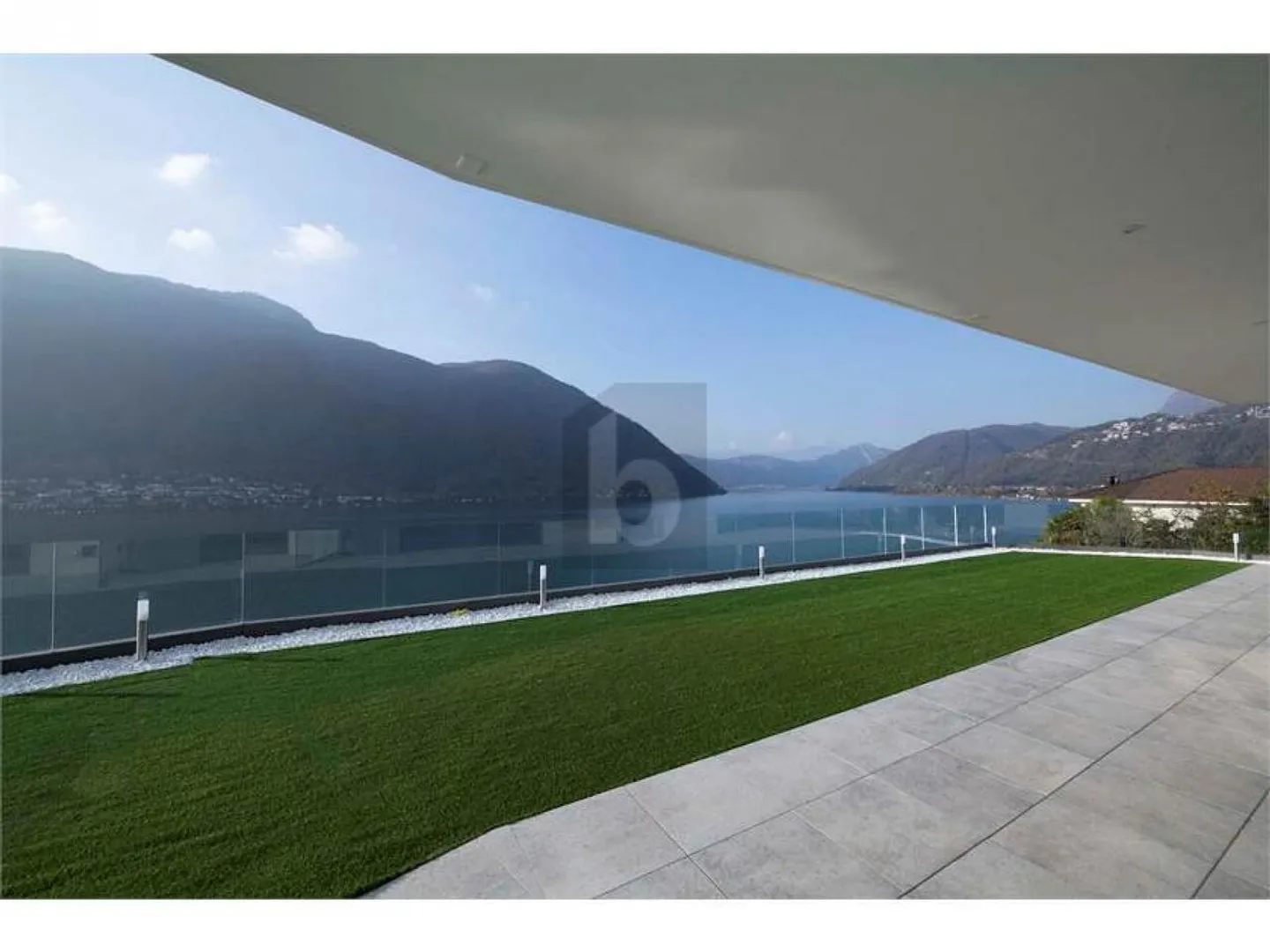 MODERN UND GERÄUMIG MIT GROSSEN GARTEN - Foto 3 von 6
