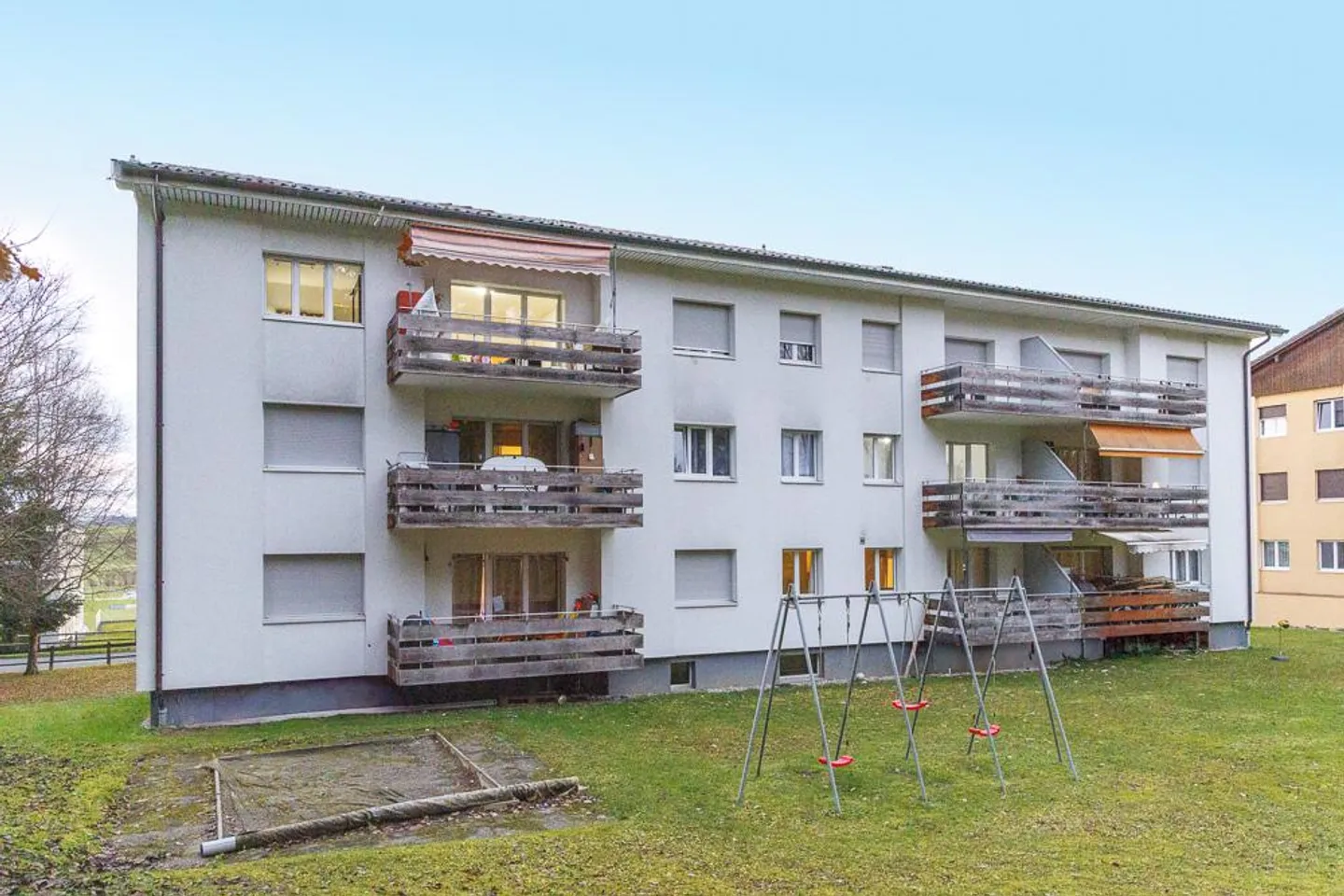 Appartamento funzionale in posizione tranquilla con 3,5 stanze e balcone, situato in posizione ideale - Foto 2 di 8