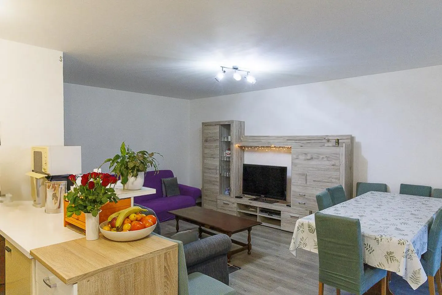 Appartamento funzionale in posizione tranquilla con 3,5 stanze e balcone, situato in posizione ideale - Foto 1 di 8