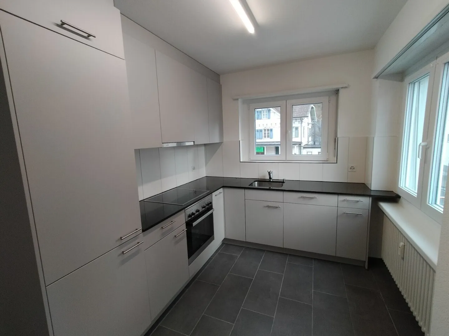 Moderne Wohnung mit Balkon - Foto 1 von 6