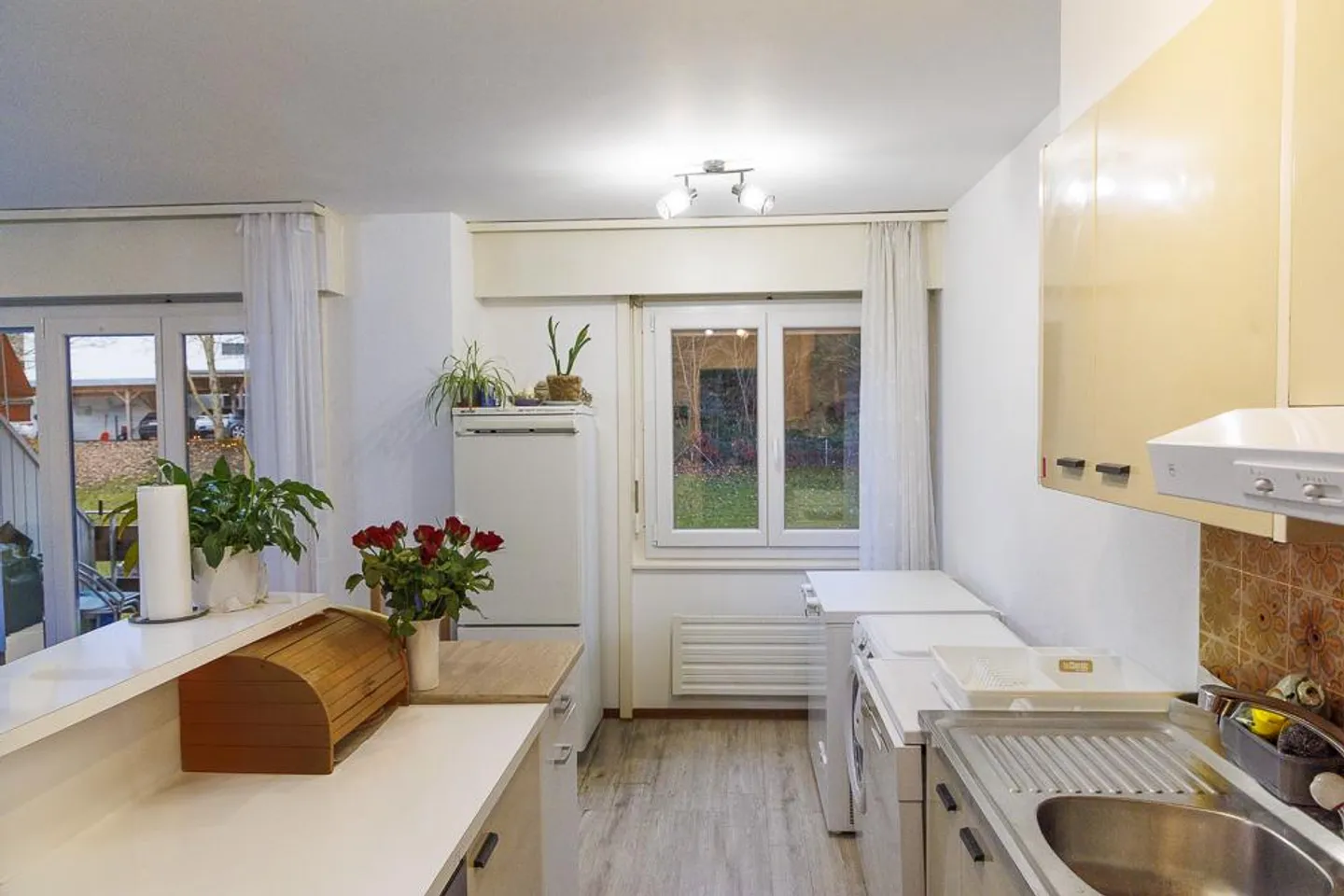 Appartamento funzionale in posizione tranquilla con 3,5 stanze e balcone, situato in posizione ideale - Foto 4 di 8