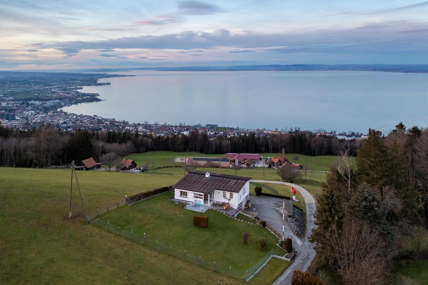 Vivre au-dessus du lac de Constance - Maison avec vue imprenable sur le lac à Grub - Photo 1 sur 8