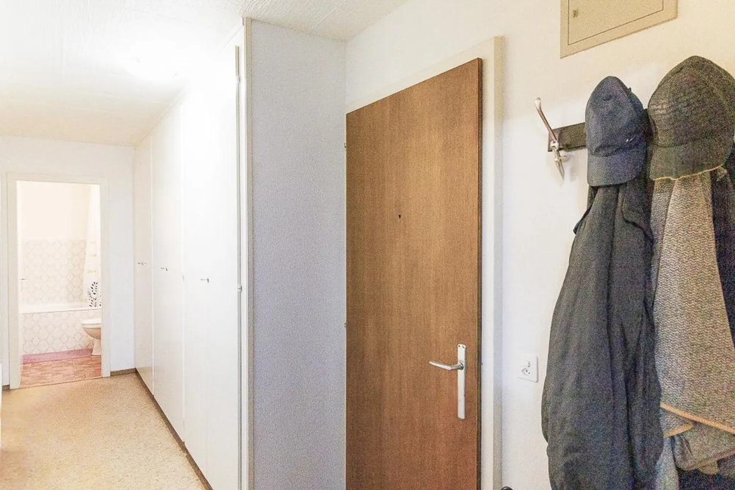 Appartamento funzionale in posizione tranquilla con 3,5 stanze e balcone, situato in posizione ideale - Foto 7 di 8