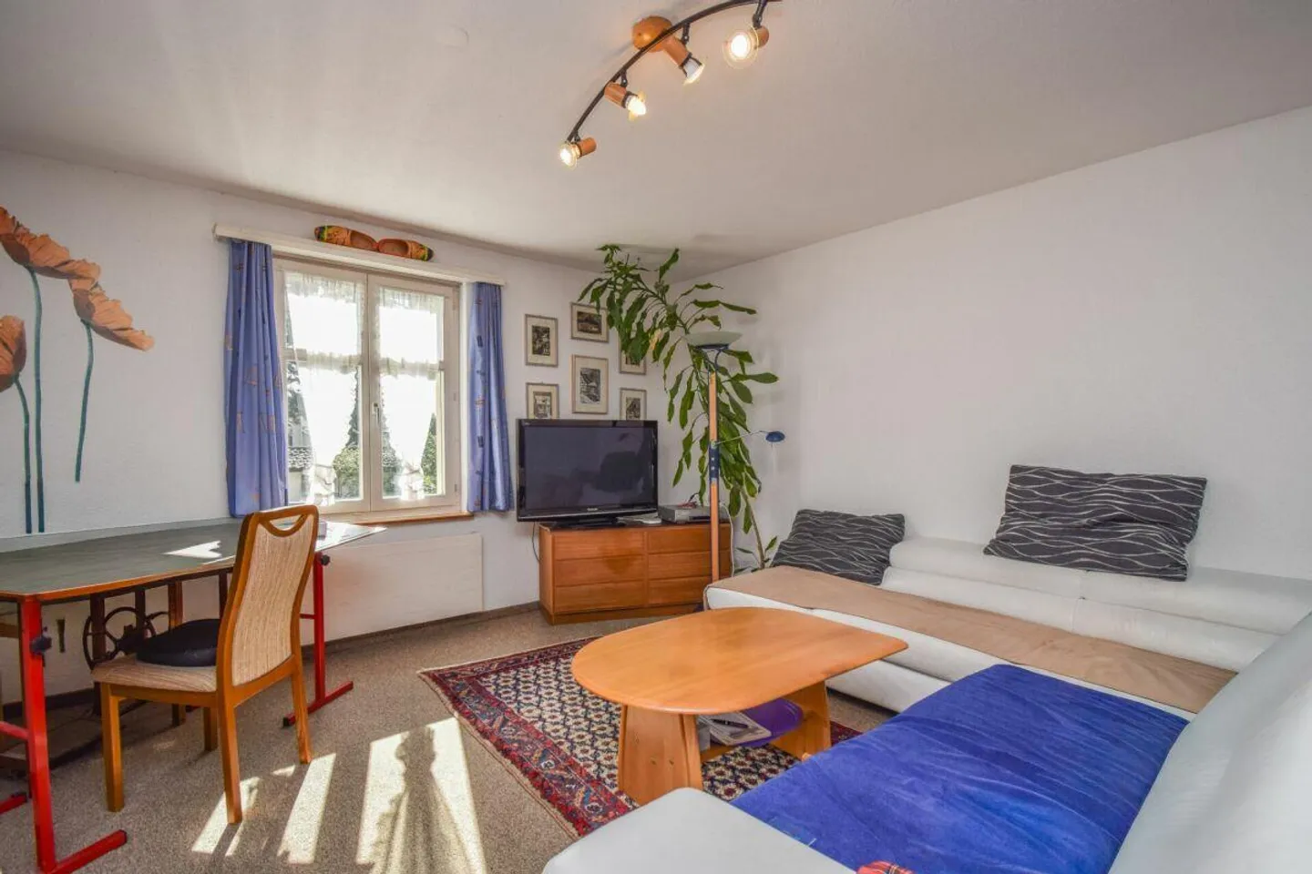 Casa plurifamiliare (ZFH) con ampio spazio commerciale e annessi... - Foto 3 di 14