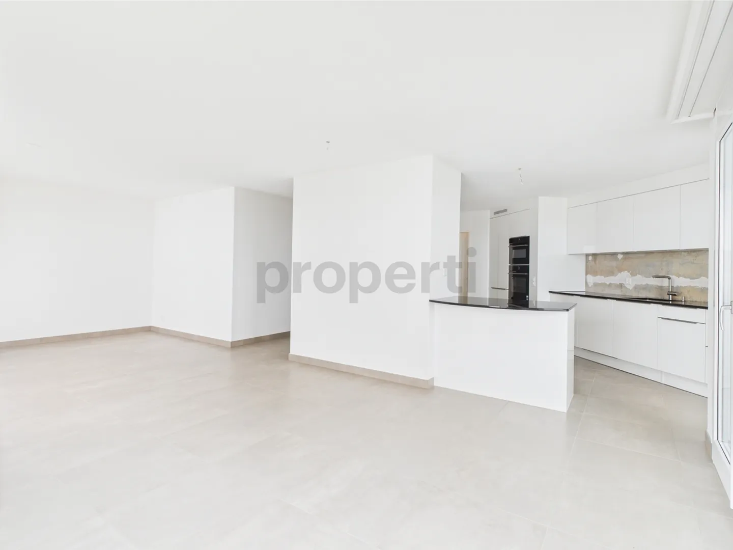 Renovierte 4,5-Zimmer-Wohnung mit Panoramablick - Foto 2 von 13