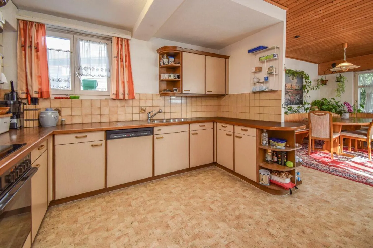 Casa plurifamiliare (ZFH) con ampio spazio commerciale e annessi... - Foto 4 di 14