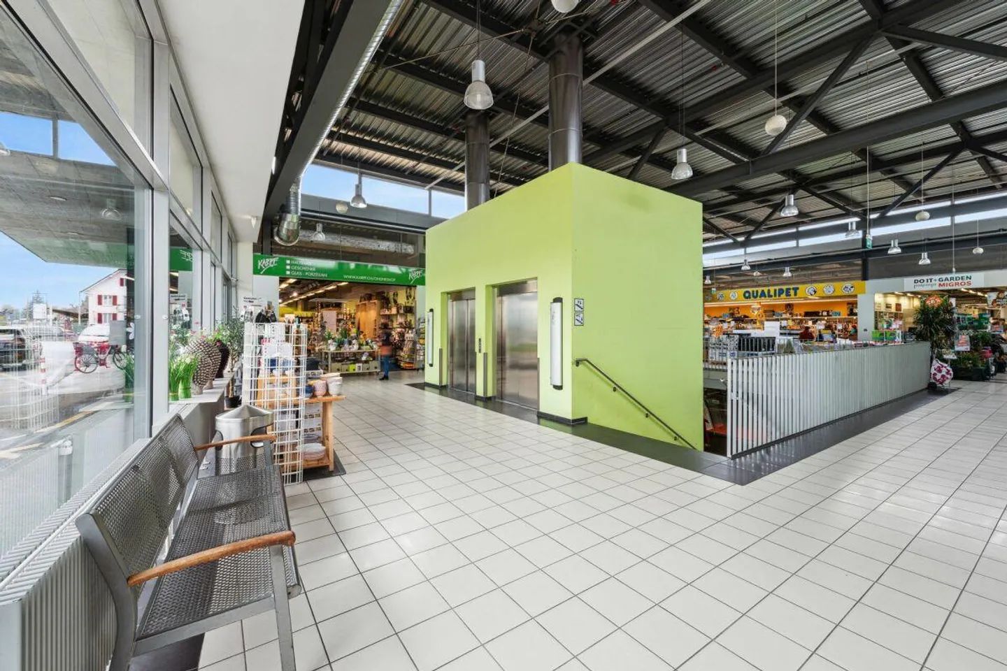 Free Retail Space in Plaza Shopping Bremgarten - Photo 6 of 10