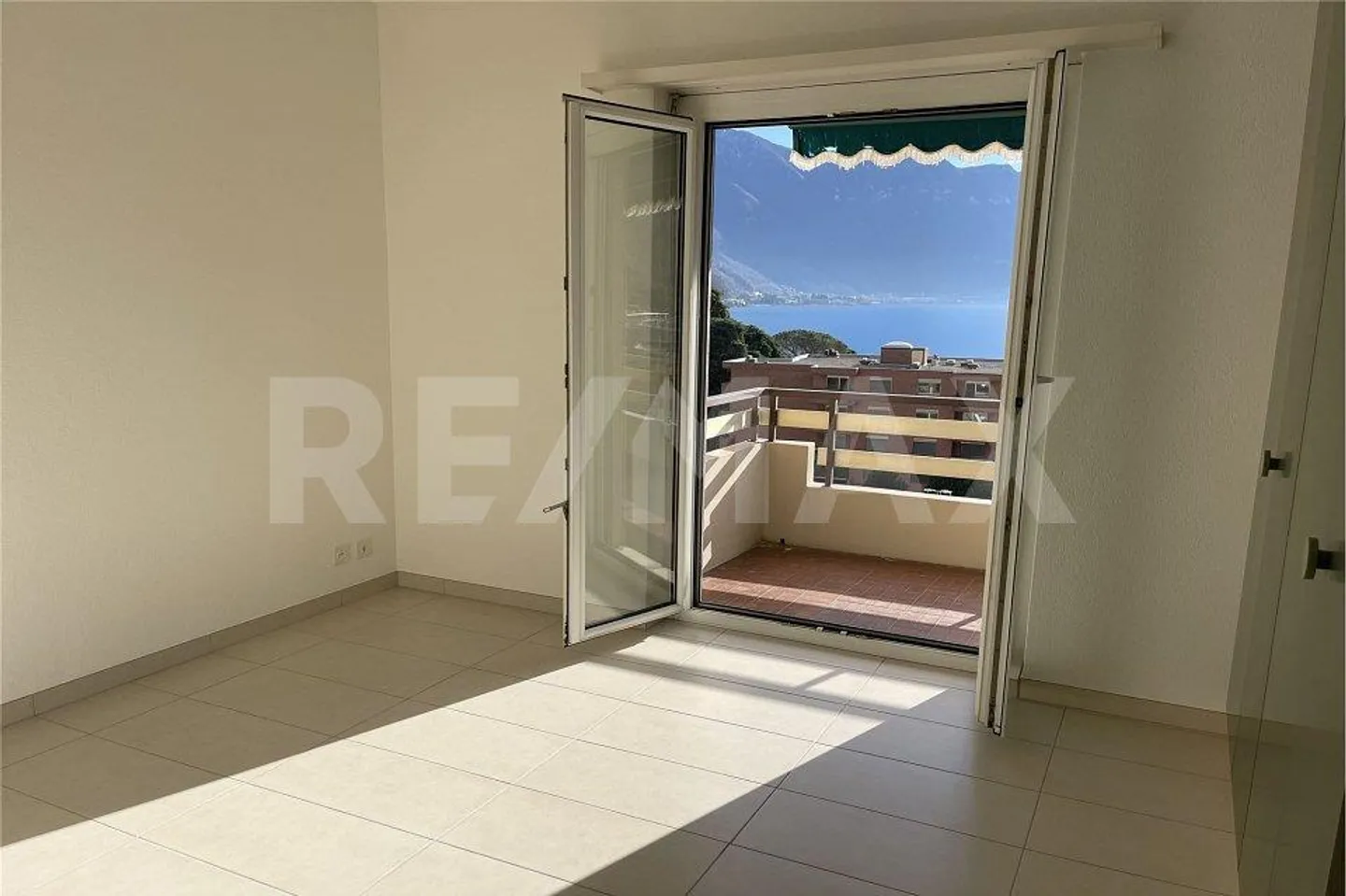 Charming 2.5-room apartment with wonderful lake view - Photo 8 of 12