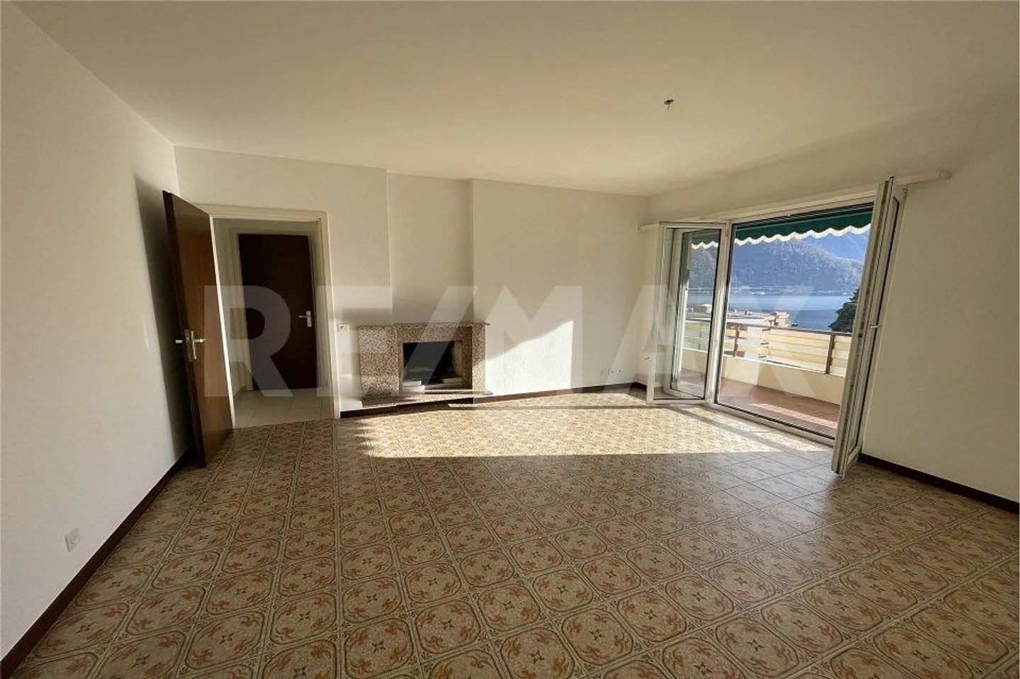Charming 2.5-room apartment with wonderful lake view - Photo 5 of 12