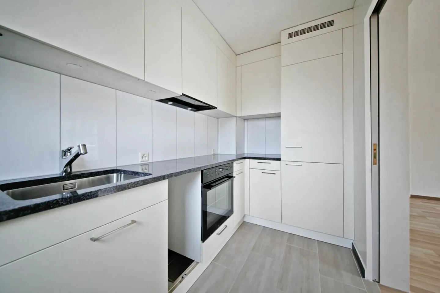 Geräumiges Loft mit 5m Decke - Foto 2 von 6