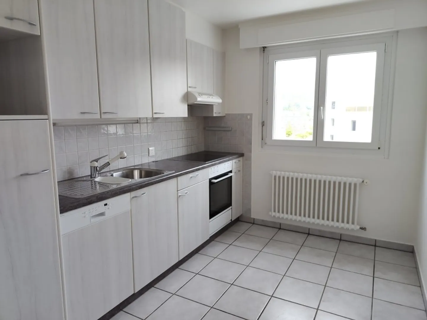 00048 - Appartamento 4 locali con balcone - Stazione 33 - Boudry - Foto 1 di 8