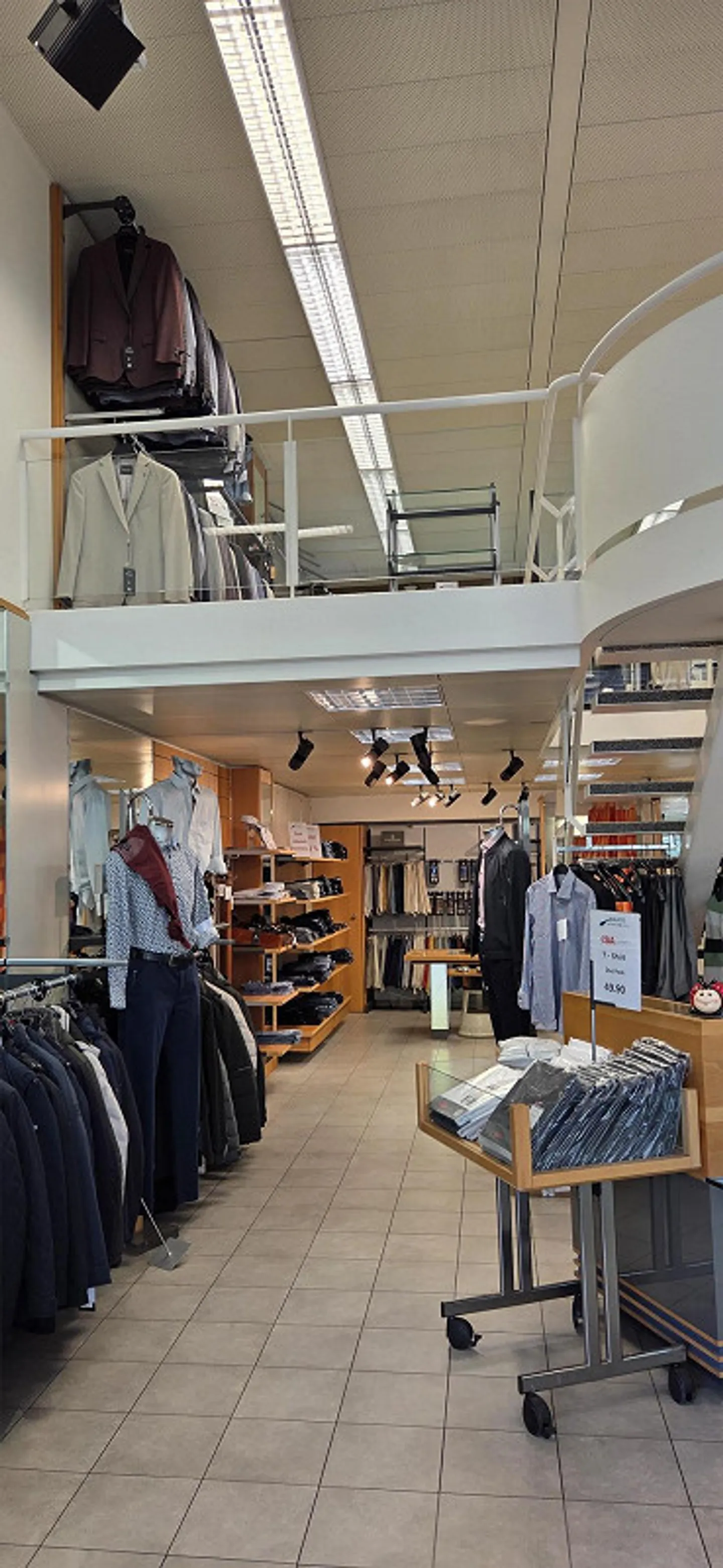 Hier werden Sie bedient!  Verkaufs-Ladenlokal in der Stadt Zug - Photo 4 of 7