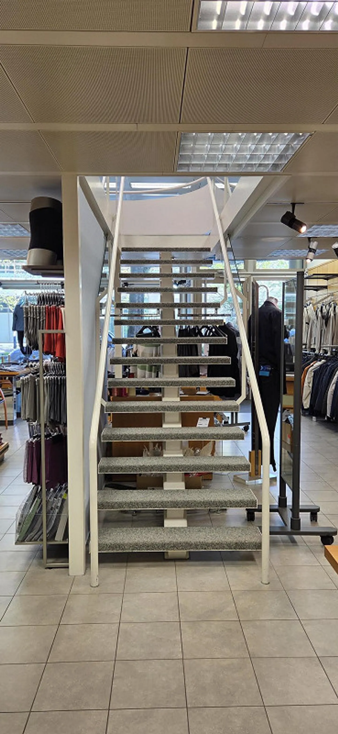 Hier werden Sie bedient!  Verkaufs-Ladenlokal in der Stadt Zug - Photo 5 of 7