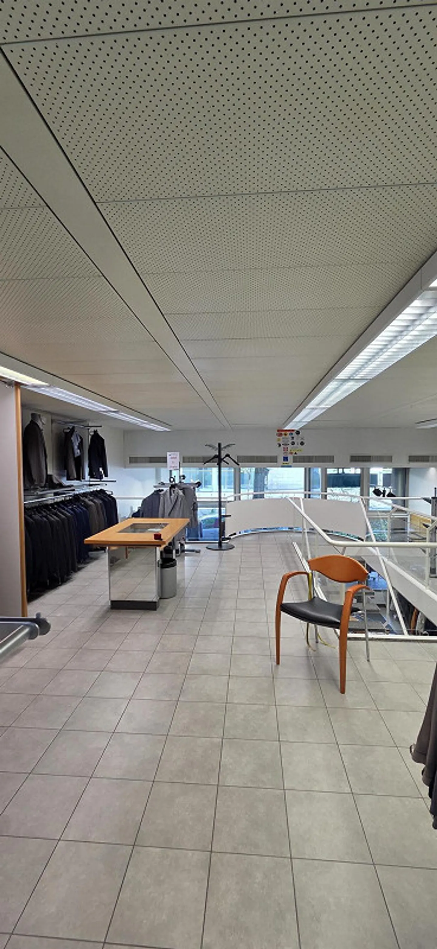 Hier werden Sie bedient!  Verkaufs-Ladenlokal in der Stadt Zug - Photo 6 of 7