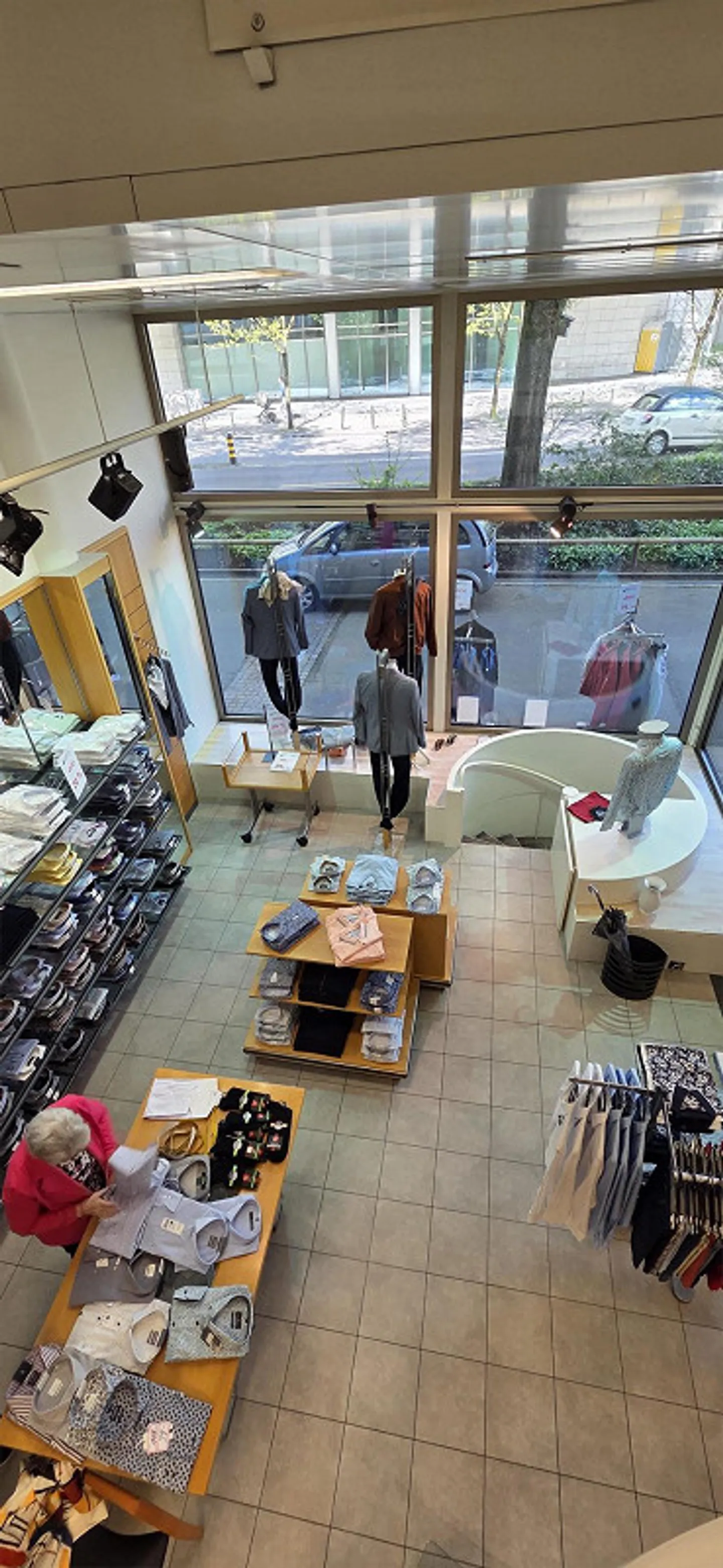 Hier werden Sie bedient!  Verkaufs-Ladenlokal in der Stadt Zug - Photo 7 of 7