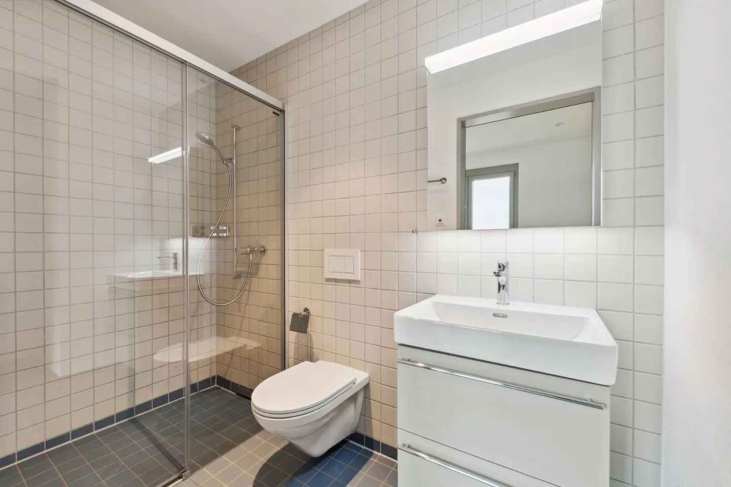 Appartamento attraente di 4,5 stanze in una posizione tranquilla e ben curata a Dübendorf - Foto 4 di 8