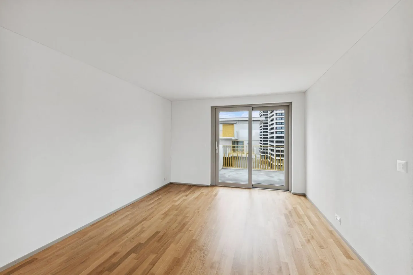 Appartamento attraente di 4,5 stanze in una posizione tranquilla e ben curata a Dübendorf - Foto 5 di 8