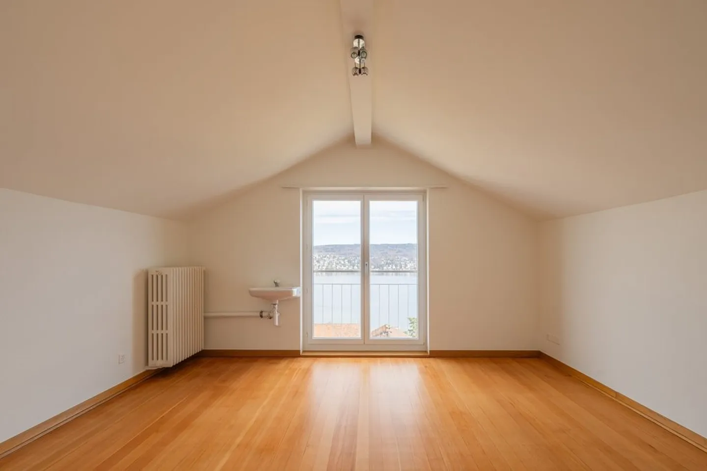 7-Room House - Photo 3 of 12