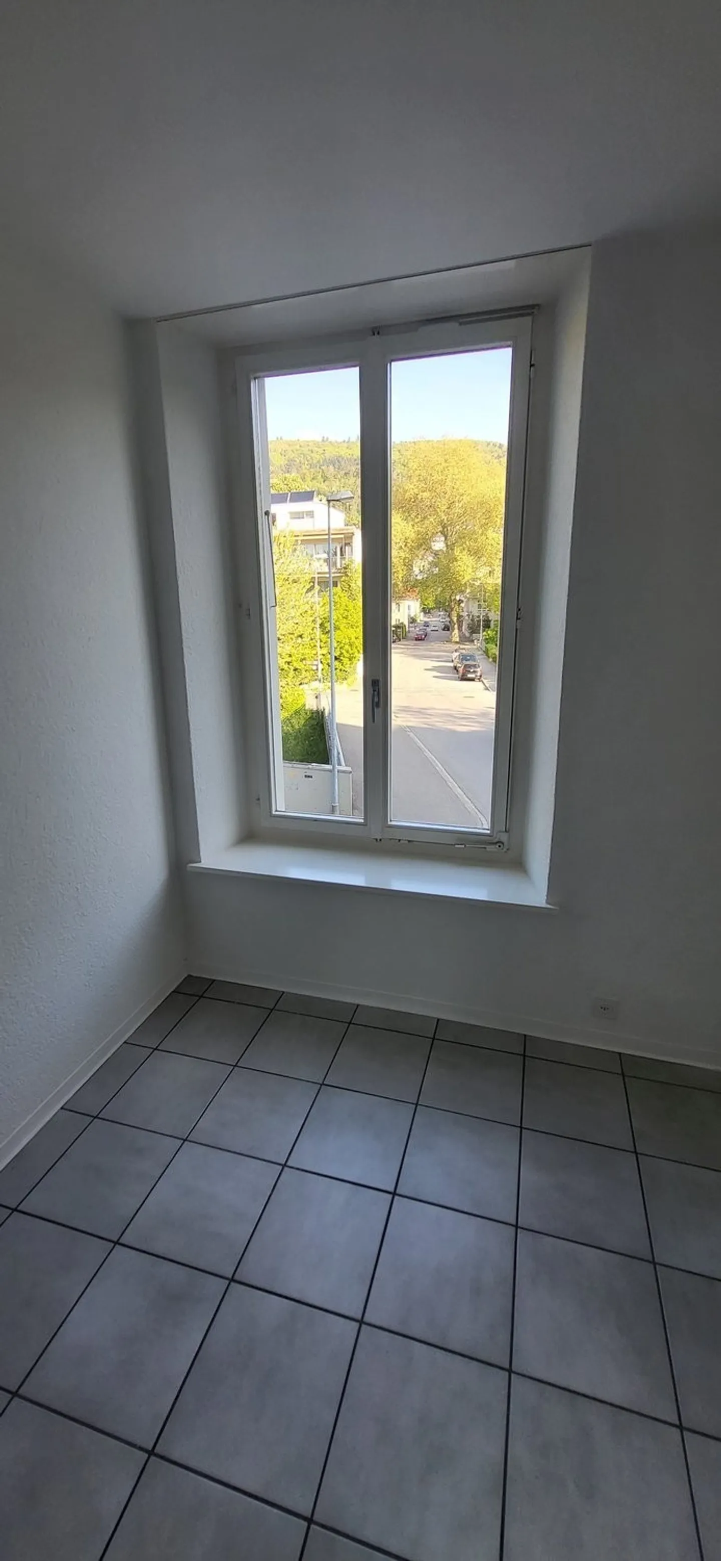 Charmante 2.5-Zimmer-Wohnung am Unteren Quai in Biel - Foto 12 di 15