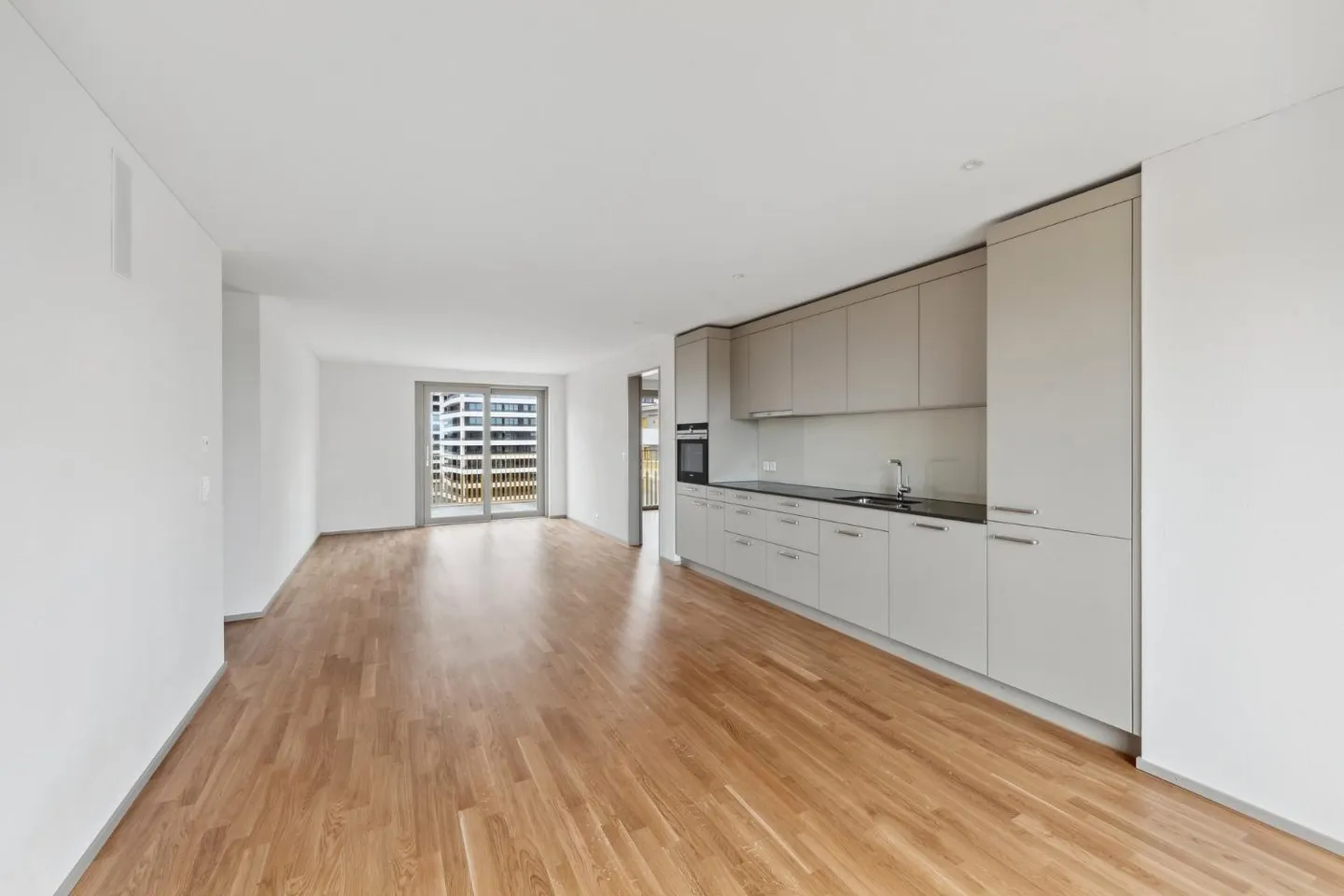 Appartamento attraente di 4,5 stanze in una posizione tranquilla e ben curata a Dübendorf - Foto 2 di 8