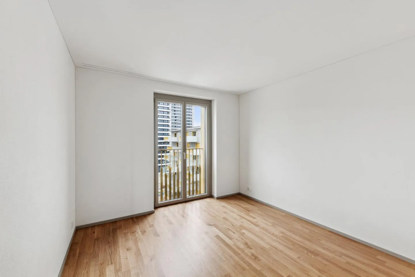 Appartamento attraente di 4,5 stanze in una posizione tranquilla e ben curata a Dübendorf - Foto 6 di 8