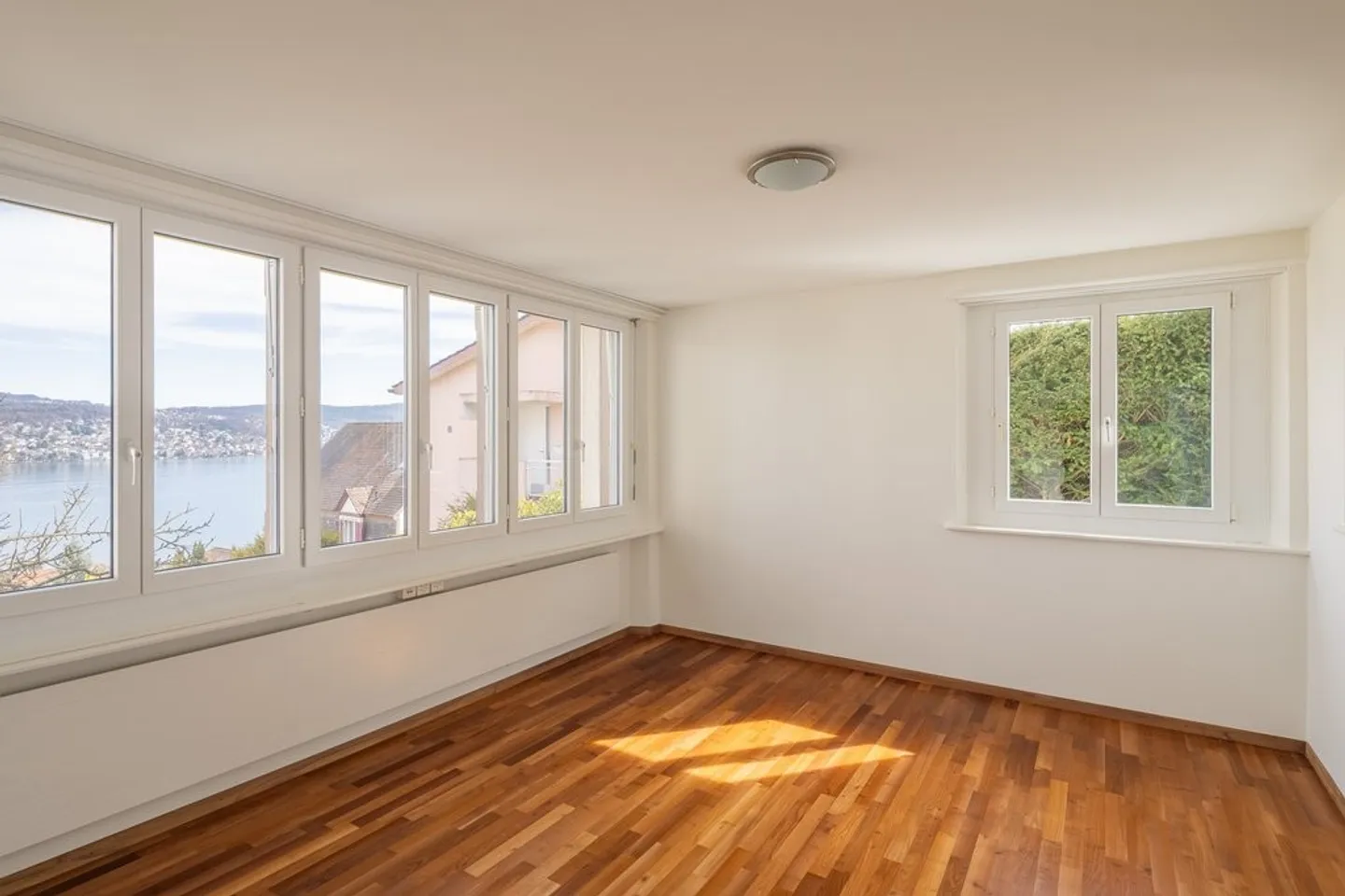 7-Room House - Photo 4 of 12