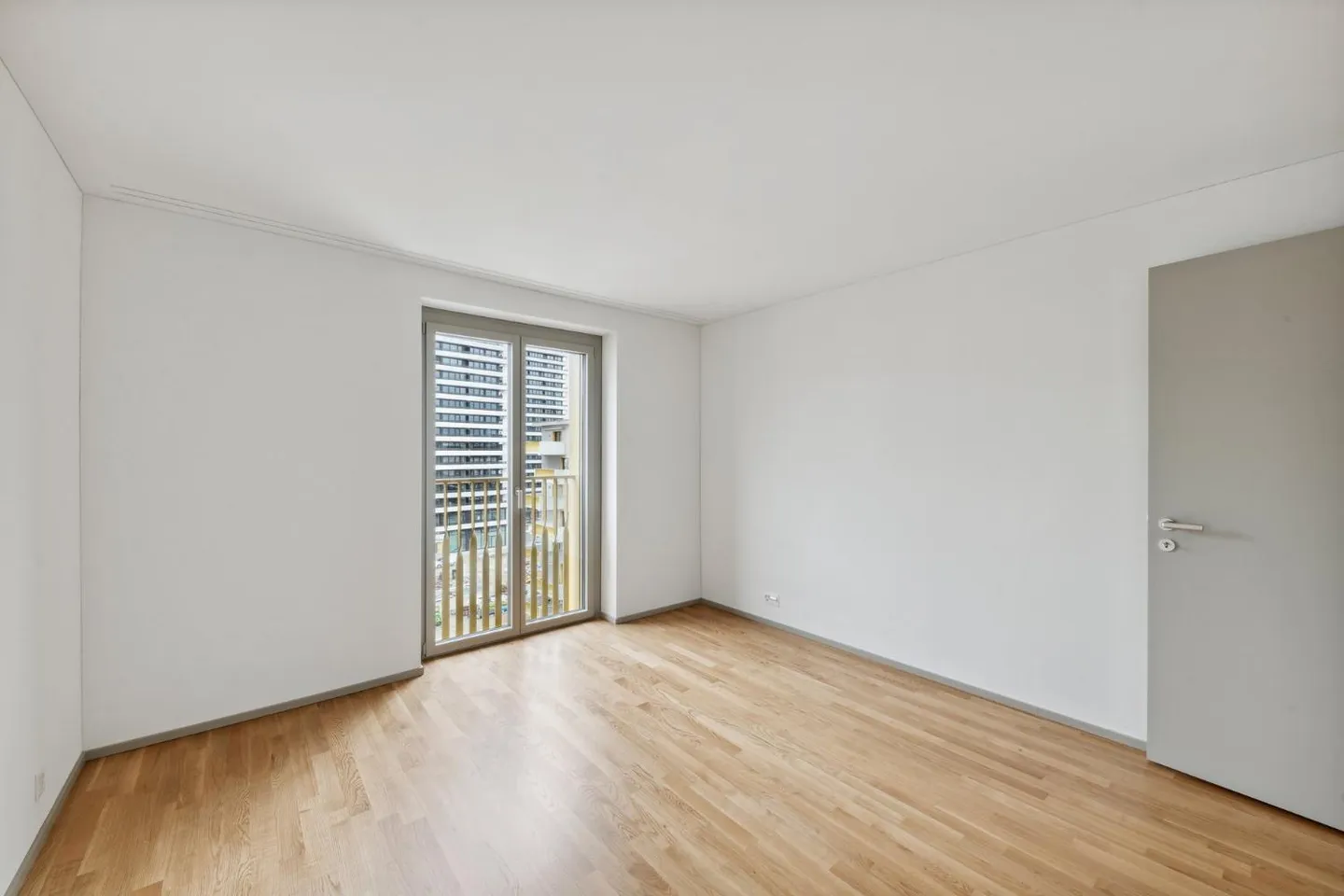 Appartamento attraente di 4,5 stanze in una posizione tranquilla e ben curata a Dübendorf - Foto 7 di 8