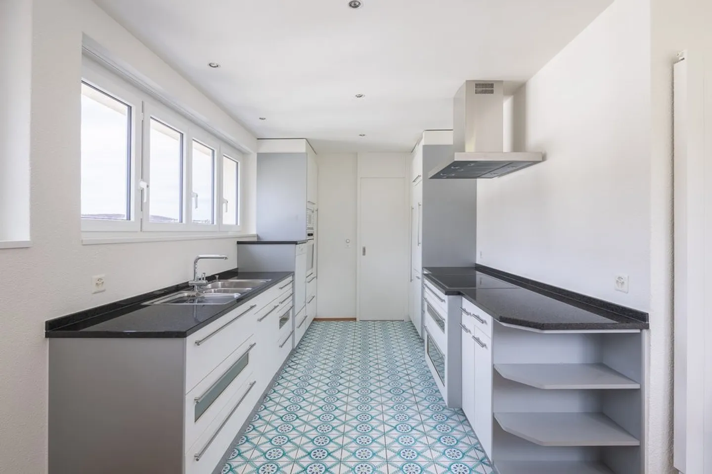 7-Room House - Photo 7 of 12