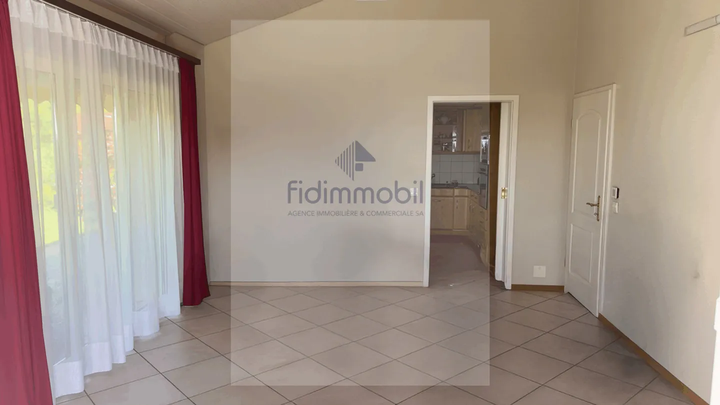 Family villa with panoramic views of the lake and the Alps - Photo 4 of 21