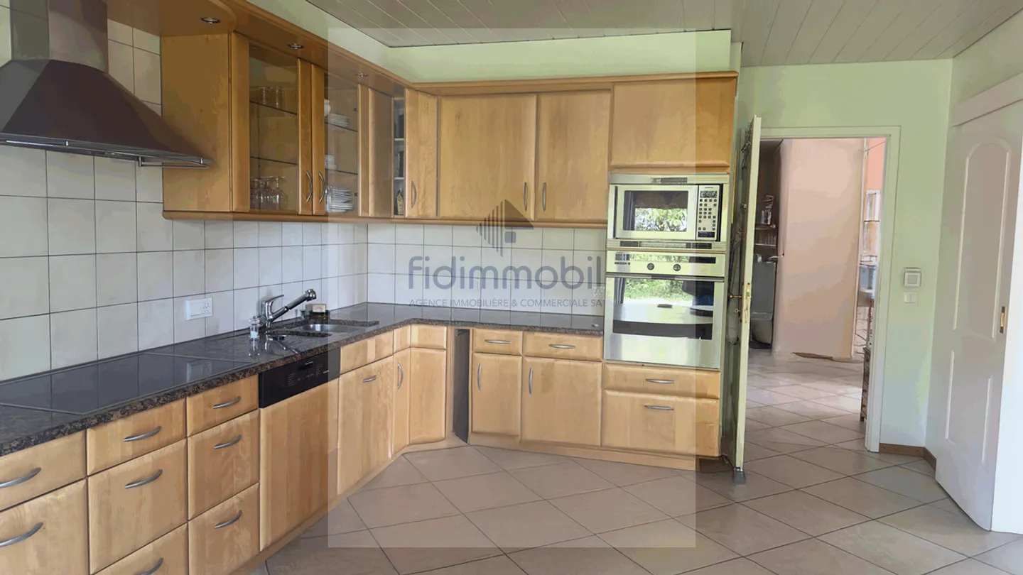 Family villa with panoramic views of the lake and the Alps - Photo 5 of 21