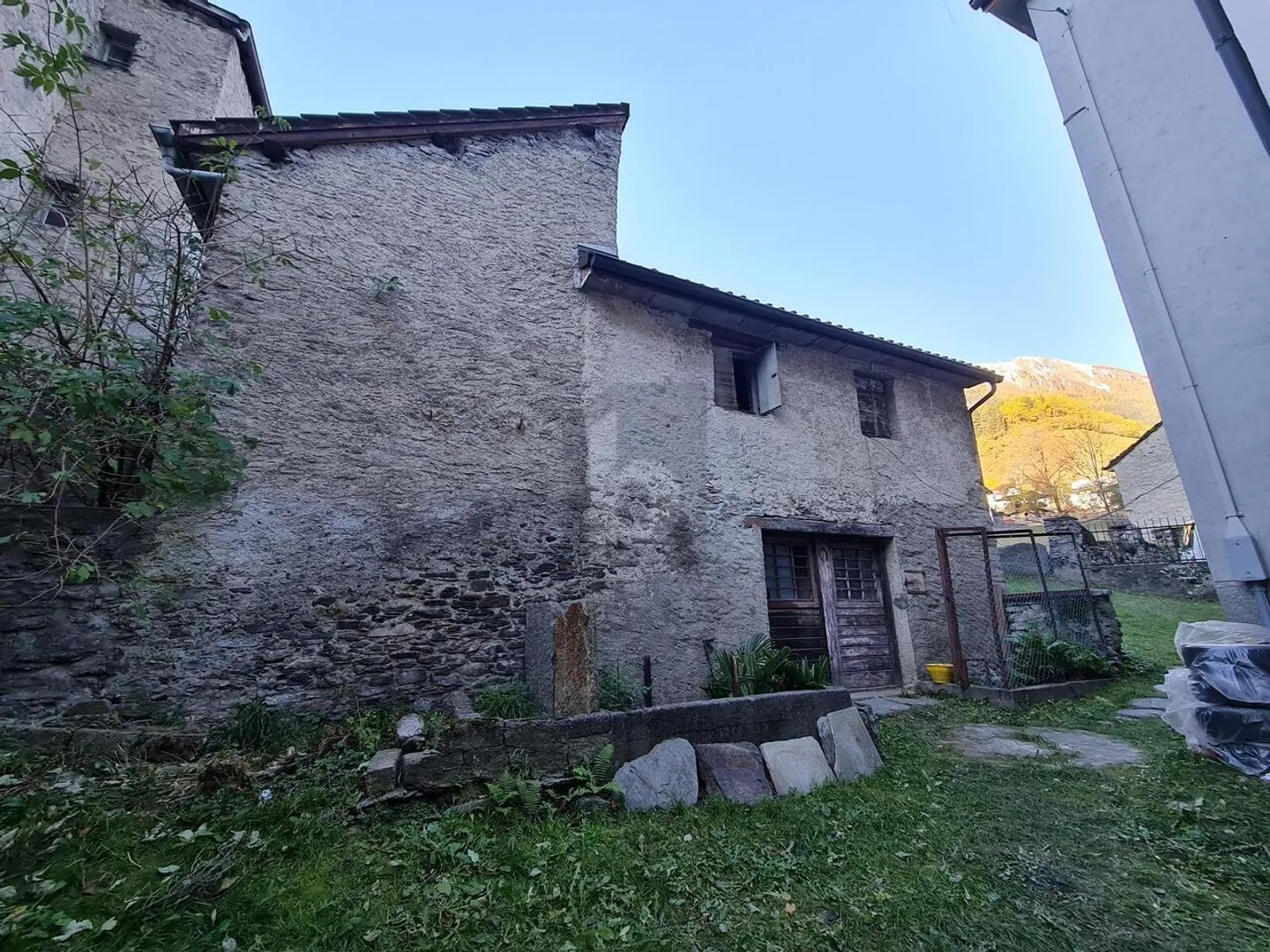 In the center of Mesocco - Photo 4 of 5