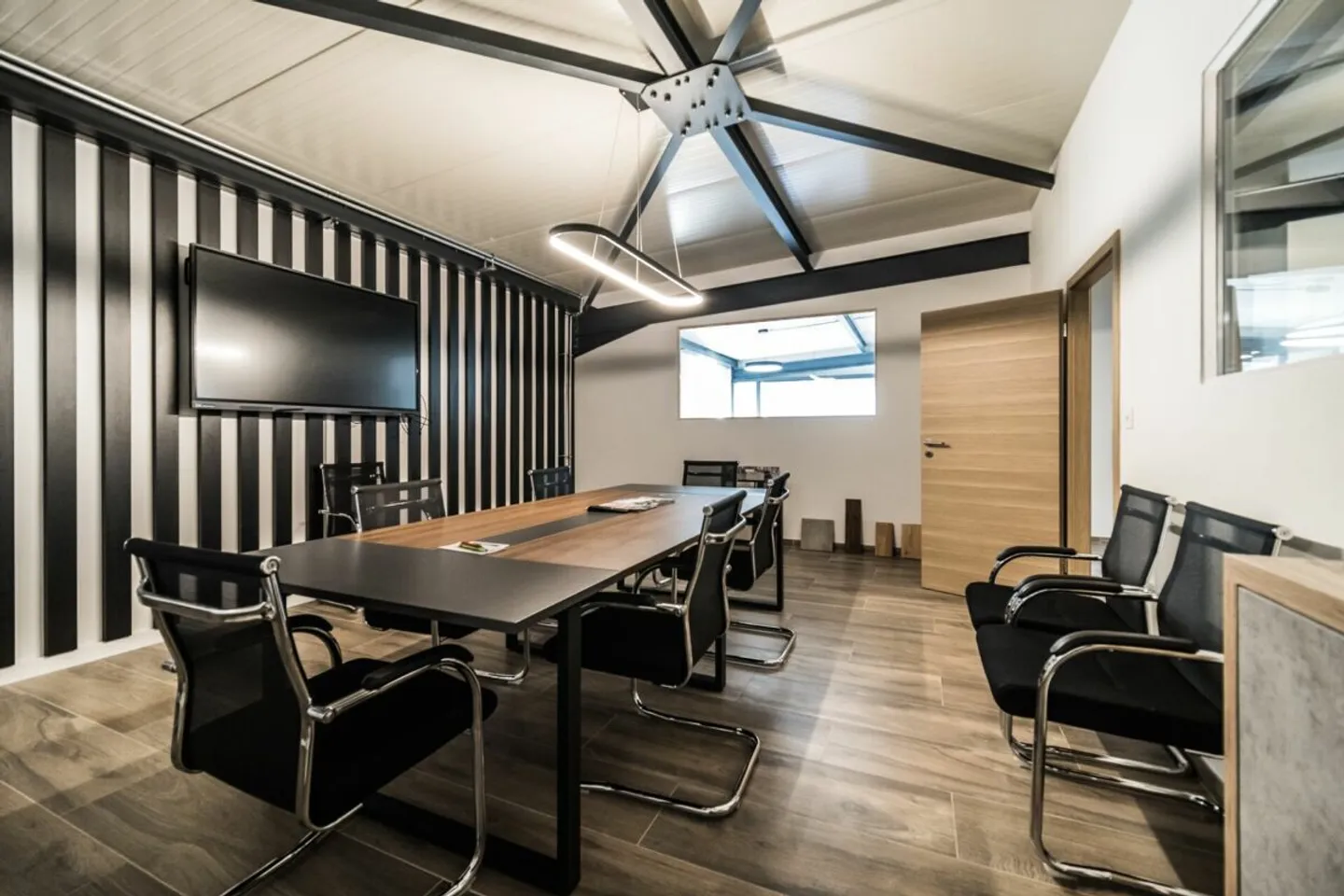 250 m2 Offices Already Furnished and Arranged - Photo 1 of 10