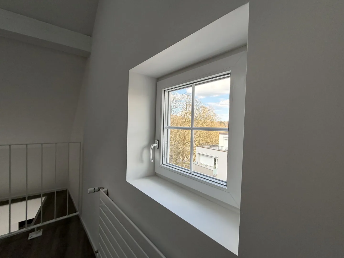 Luminoso completamente ristrutturato appartamento duplex 3.5 camere al 2° piano - Foto 9 di 10