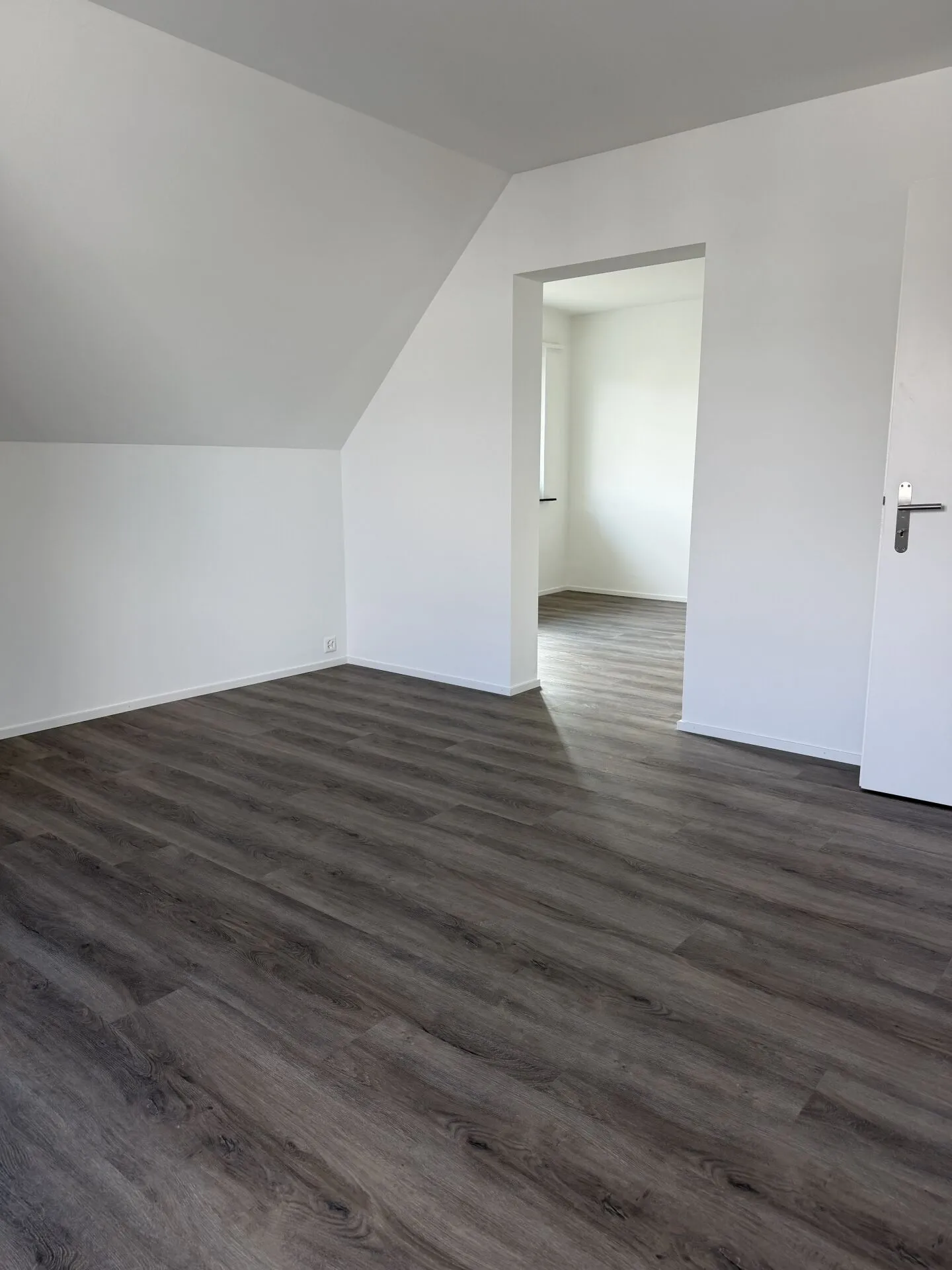 Luminoso completamente ristrutturato appartamento duplex 3.5 camere al 2° piano - Foto 10 di 10