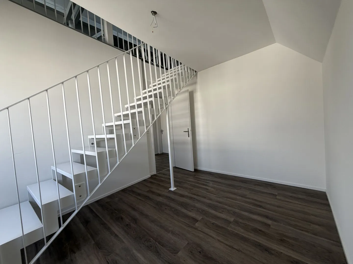 Luminoso completamente ristrutturato appartamento duplex 3.5 camere al 2° piano - Foto 4 di 10