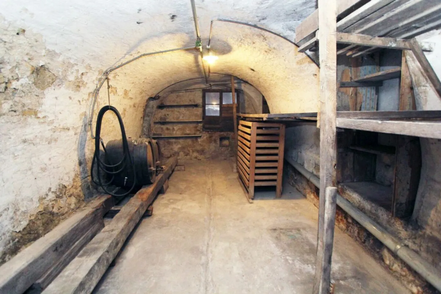 Ferme à rénover avec grande grange - Photo 6 sur 9