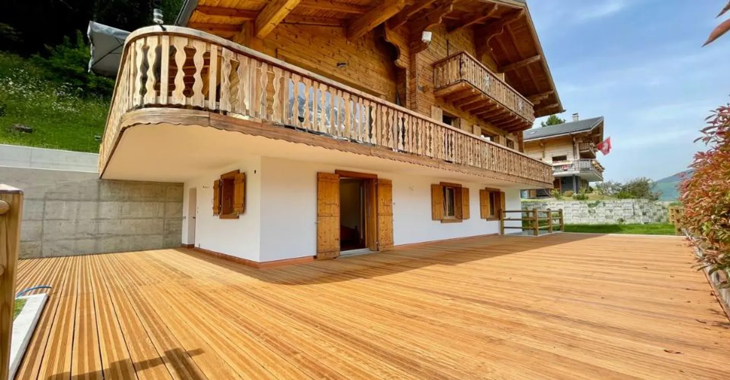MAGNIFIKANTER CHALET MIT 2 WOHNUNGEN - Foto 1 von 10