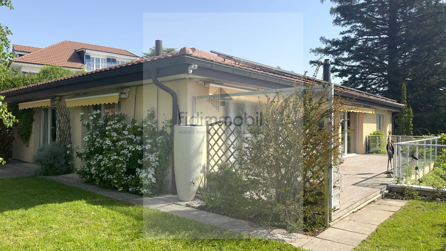 Family villa with panoramic views of the lake and the Alps - Photo 15 of 21
